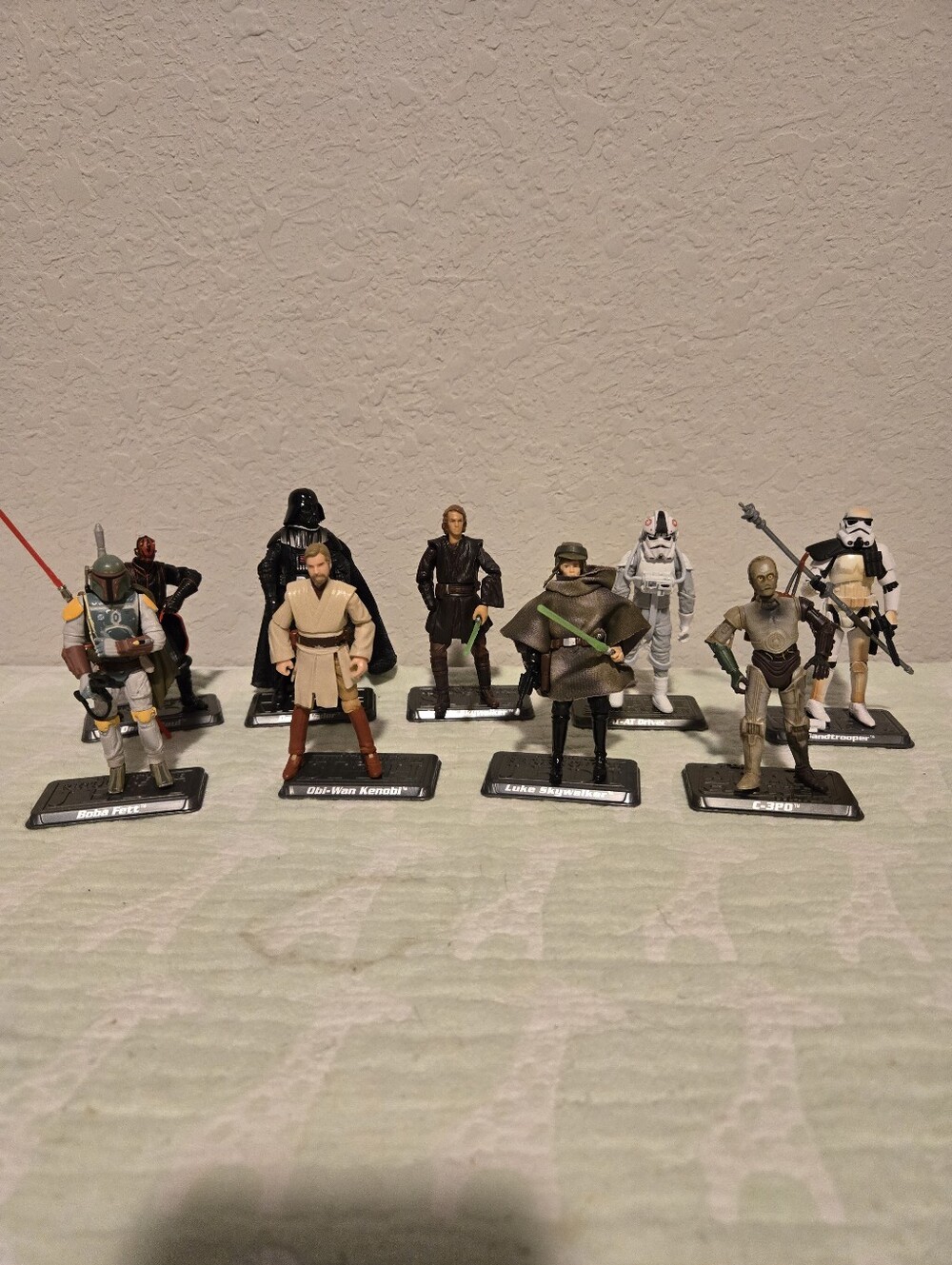 Star Wars Main Character Figures Lot Of 9. Guns And Light Sabers Included.